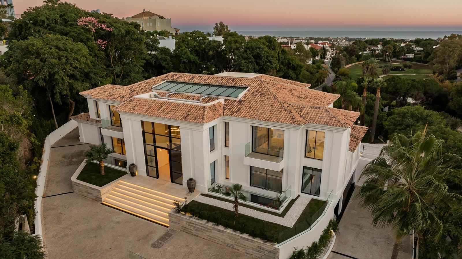 Architectural 7-bedroom villa in La Quinta with sea and golf views — featured home in La Quinta, Costa del Sol